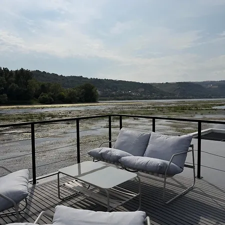 Burgflotte Modern 1 Hausboot Am Rheinsteig *