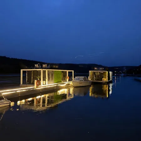 Botel Burgflotte Modern 1 - Design-hausboot Mit Dachterrasse, Ideal Fuer Paare Und