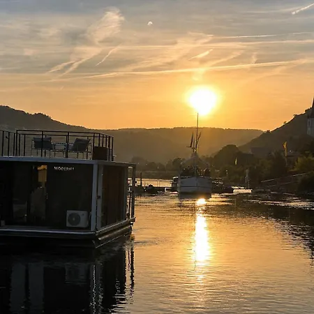 Botel Burgflotte Modern 1 - Design-hausboot Mit Dachterrasse, Ideal Fuer Paare Und